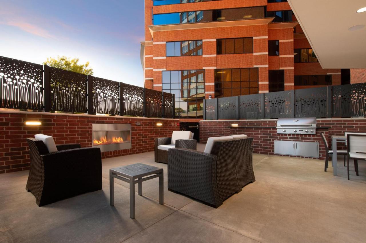 By Marriott St Louis Hotel Clayton